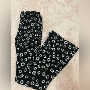 flared black and white flowers leggings